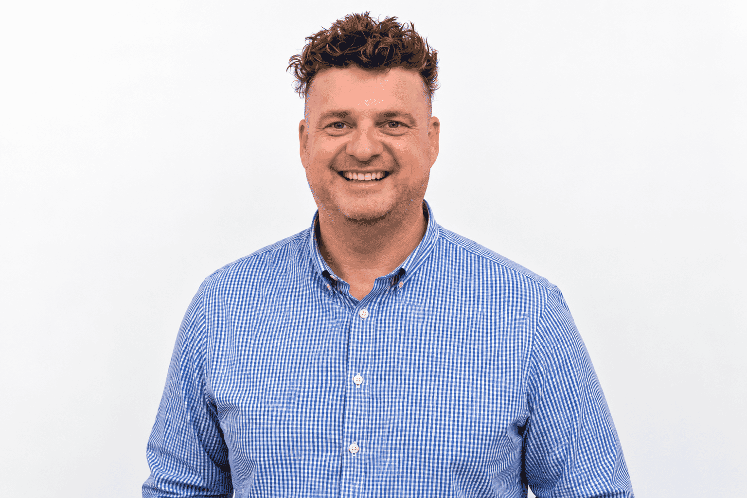 Friendly-Corporate-Headshot-in-Gingham-Shirt